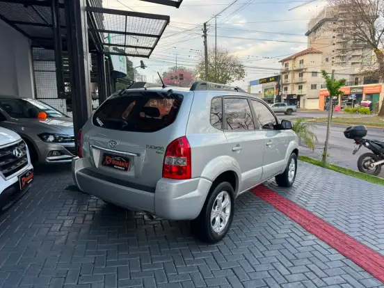 HYUNDAI-TUCSON-2012