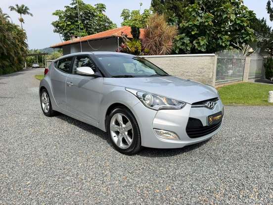 HYUNDAI-VELOSTER-2011