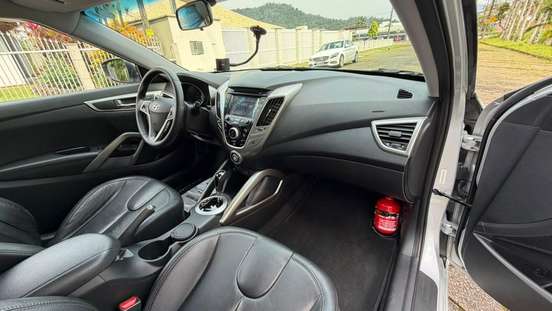 HYUNDAI-VELOSTER-2011