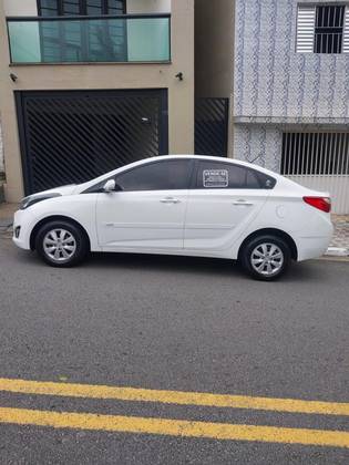 HYUNDAI HB20S 1.6 COMFORT PLUS 16V FLEX 4P AUTOMÁTICO