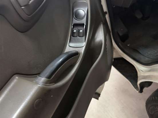 HYUNDAI-HR-2.5 LONGO COM CAÇAMBA 4X2 16V 130CV TURBO INTERCOOLER DIESEL 2P MANUAL HYUNDAI-HR-2013