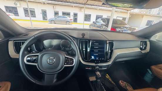 VOLVO-XC60-2018