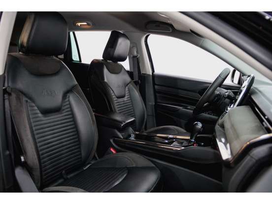 JEEP-COMMANDER-2022