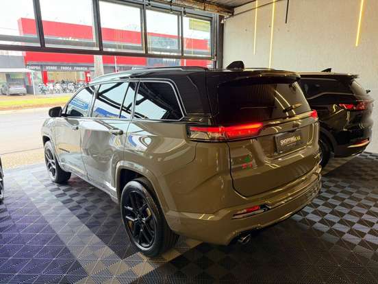 JEEP-COMMANDER-2.0 HURRICANE 4 TURBO GASOLINA BLACKHAWK AT9 JEEP-COMMANDER-2025