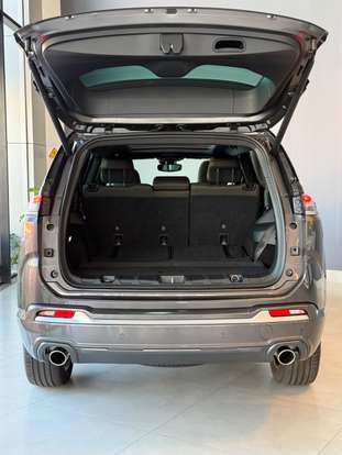 JEEP-COMMANDER-2025