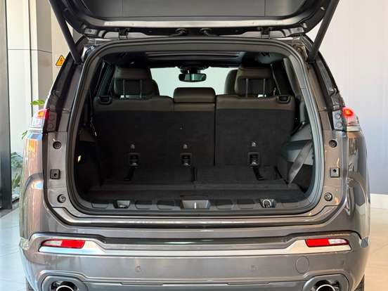 JEEP-COMMANDER-2.0 HURRICANE 4 TURBO GASOLINA OVERLAND AT9 JEEP-COMMANDER-2025