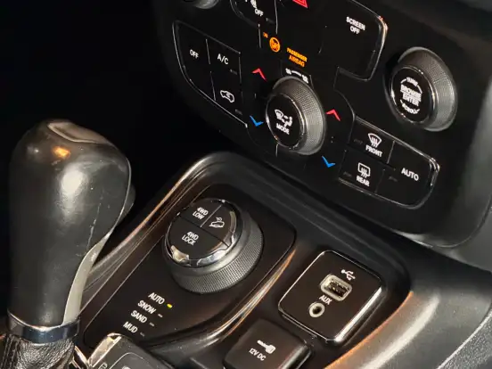JEEP-COMPASS-2.0 16V DIESEL LONGITUDE 4X4 AUTOMÁTICO JEEP-COMPASS-2018