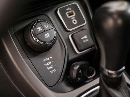 JEEP-COMPASS-2.0 16V FLEX LONGITUDE AUTOMÁTICO JEEP-COMPASS-2017