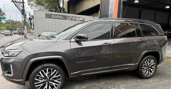 JEEP COMMANDER 2.2 TURBO DIESEL OVERLAND AT9