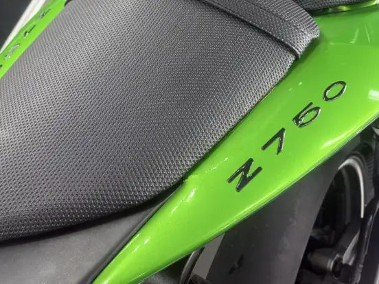 KAWASAKI-Z-750 KAWASAKI-Z-750-2012