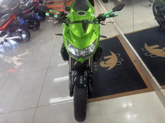 KAWASAKI-Z-750-2012