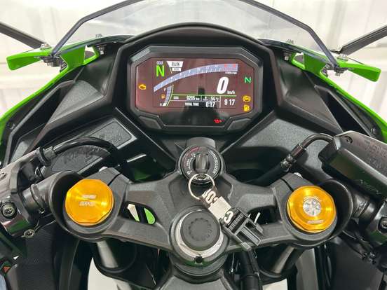 KAWASAKI-NINJA ZX-4RR-2025