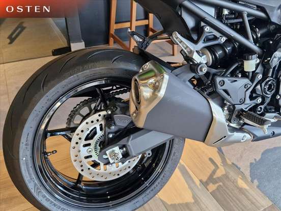 KAWASAKI-Z900-2026