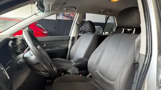 KIA-CARENS-2010