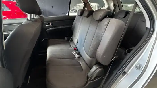KIA-CARENS-2010