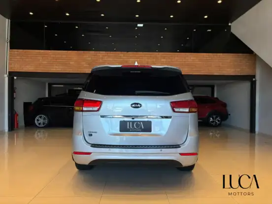 KIA-CARNIVAL-2017