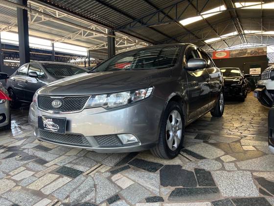 KIA CERATO 1.6 E.213 SEDAN 16V GASOLINA 4P MANUAL