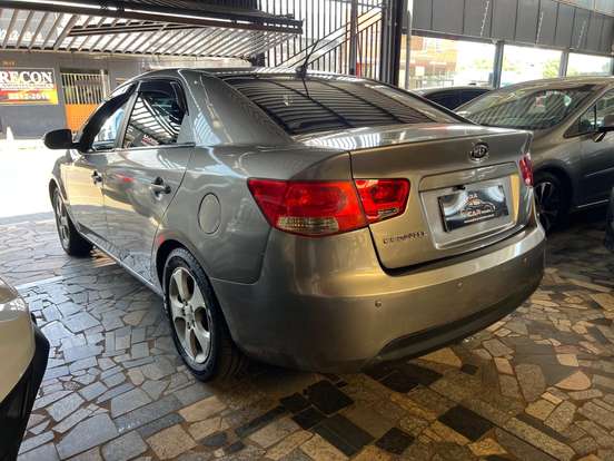 KIA-CERATO-2010