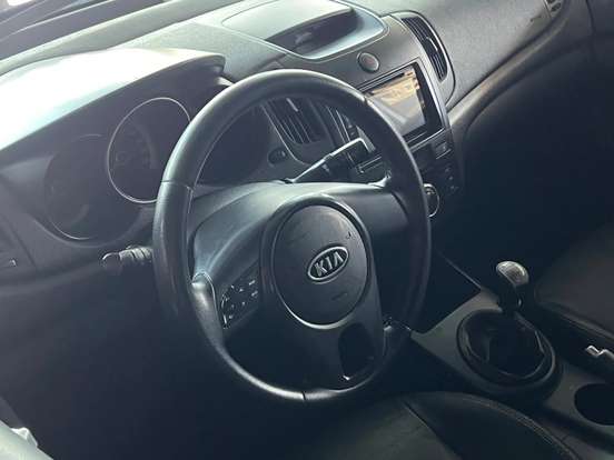 KIA-CERATO-1.6 E.213 SEDAN 16V GASOLINA 4P MANUAL KIA-CERATO-2010