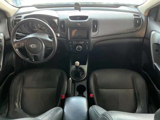 KIA-CERATO-1.6 E.213 SEDAN 16V GASOLINA 4P MANUAL KIA-CERATO-2010