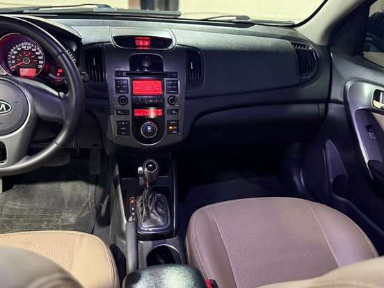 KIA-CERATO-1.6 EX3 SEDAN 16V GASOLINA 4P AUTOMÁTICO KIA-CERATO-2011