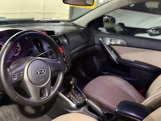 KIA-CERATO-1.6 EX3 SEDAN 16V GASOLINA 4P AUTOMÁTICO KIA-CERATO-2011