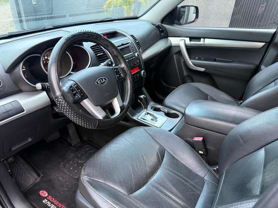 KIA-SORENTO-2010