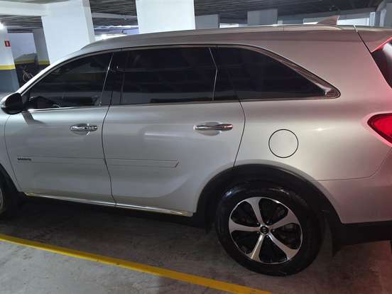 KIA-SORENTO-3.3 V6 GASOLINA EX 7L AUTOMATICO KIA-SORENTO-2015