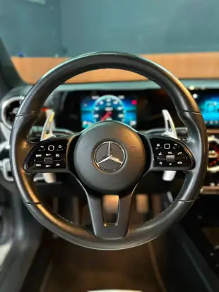 MERCEDES-BENZ-A 200-2019
