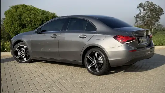 MERCEDES-BENZ-A 200-2020