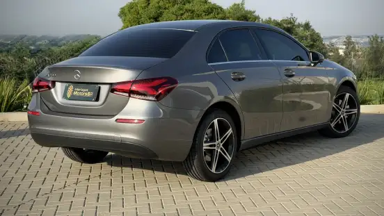 MERCEDES-BENZ-A 200-2020