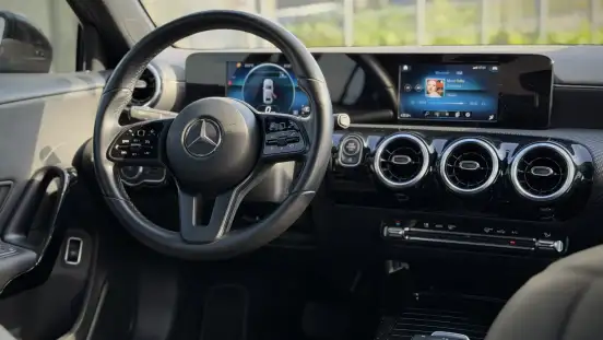 MERCEDES-BENZ-A 200-2020