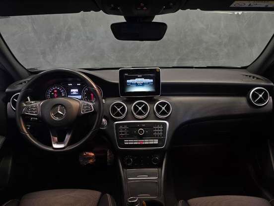 MERCEDES-BENZ-A 200-2016