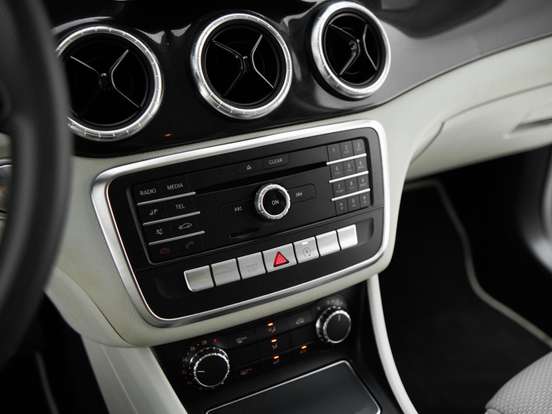 MERCEDES-BENZ-CLA 180-2018