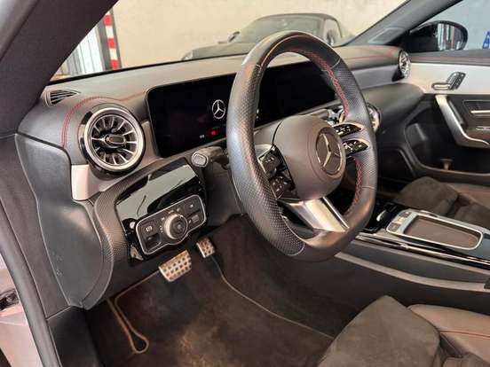 MERCEDES-BENZ-CLA 200-2024