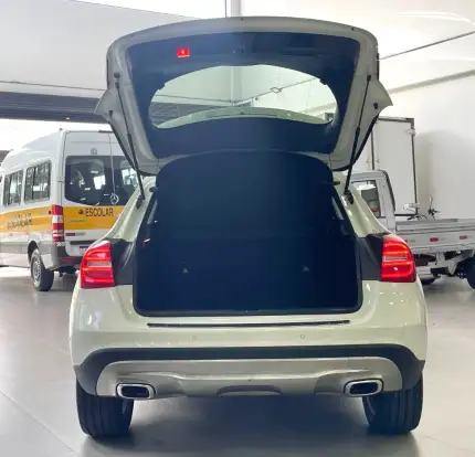 MERCEDES-BENZ-GLA 200-2017