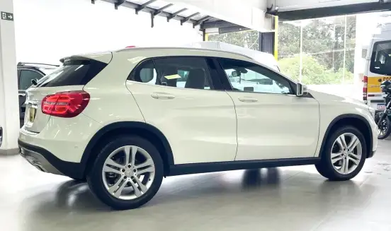 MERCEDES-BENZ-GLA 200-2017