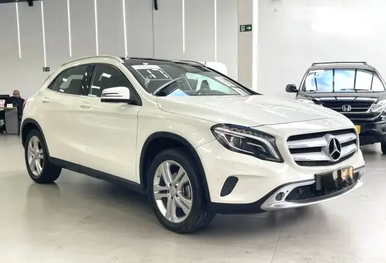 MERCEDES-BENZ-GLA 200-2017