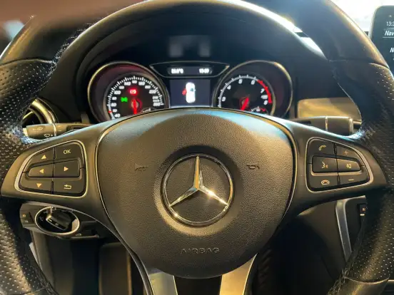 MERCEDES-BENZ-GLA 200-2019