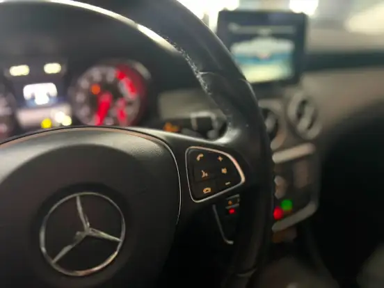 MERCEDES-BENZ-GLA 200-2016