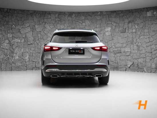 MERCEDES-BENZ-GLA 200-2024