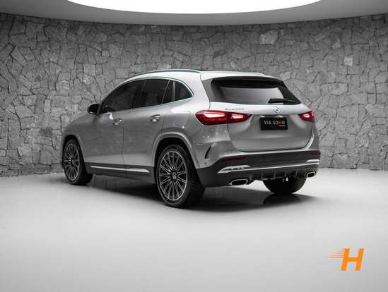 MERCEDES-BENZ-GLA 200-2024