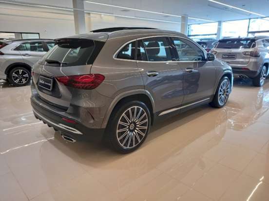 MERCEDES-BENZ-GLA 200-2024