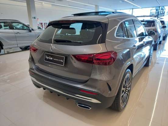 MERCEDES-BENZ-GLA 200-2024