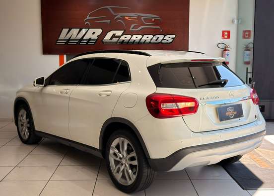 MERCEDES-BENZ-GLA 200-2016