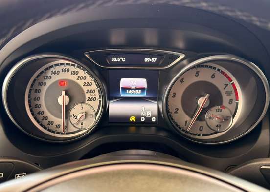 MERCEDES-BENZ-GLA 200-2016