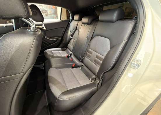 MERCEDES-BENZ-GLA 200-2016