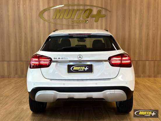 MERCEDES-BENZ-GLA 200-2019