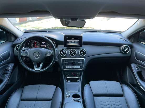 MERCEDES-BENZ-GLA 200-2018