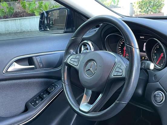 MERCEDES-BENZ-GLA 200-2018